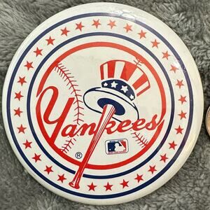 Vintage 60s 70’s 80’s MLB New York Yankees Baseball Souvenir Pin Back Button